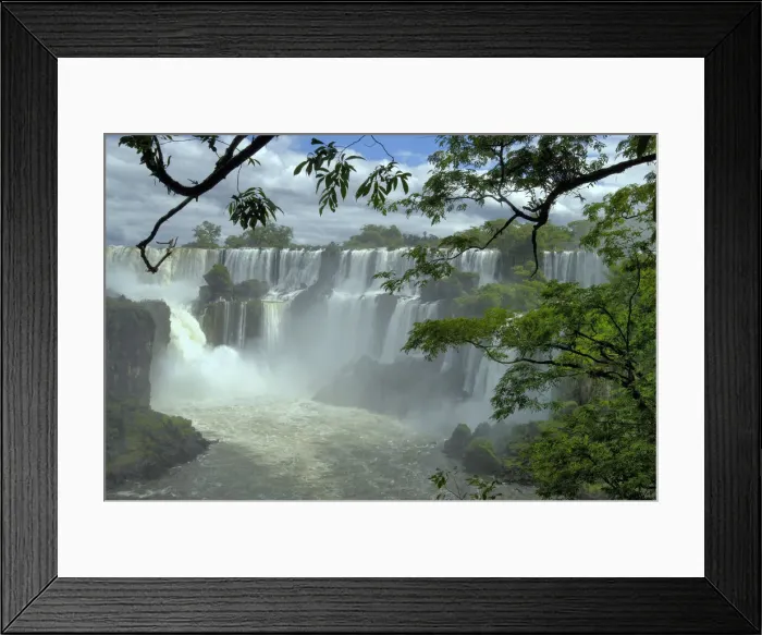 Framed Print : Uguazu. Cataratas del Iguazu, Iguazu Waterfalls, Puerto Iguazu, Misiones, Argentina Framed Print : Uguazu. Cataratas del Iguazu, Iguazu Waterfalls, Puerto Iguazu, Misiones, Argentina