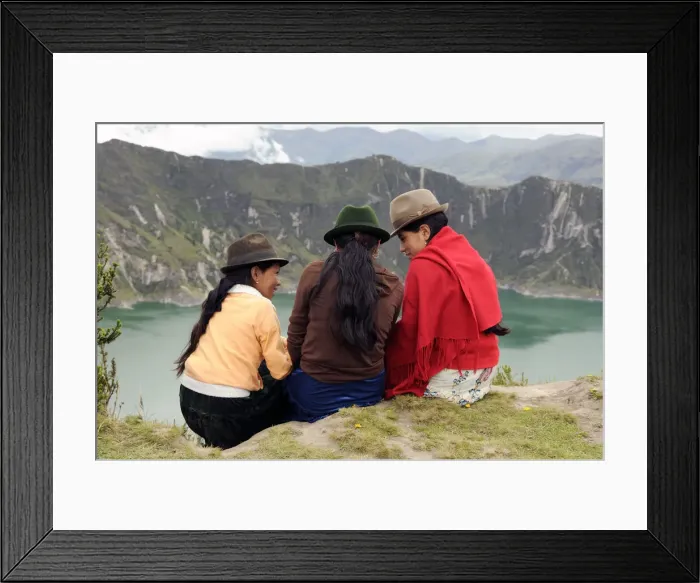 Framed Print : Indio. Ecuador, Andes Mountains, Laguna Quilotoat, three women