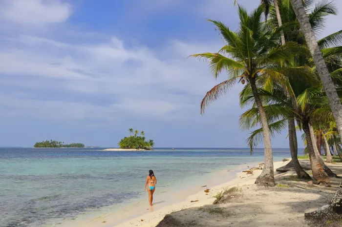 Framed Print : Cuna Island